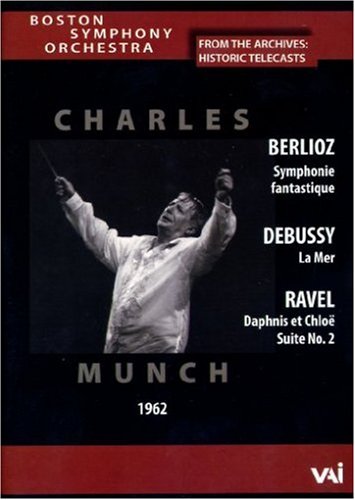 CHARLES MUNCH CONDUCTS / (B&W)