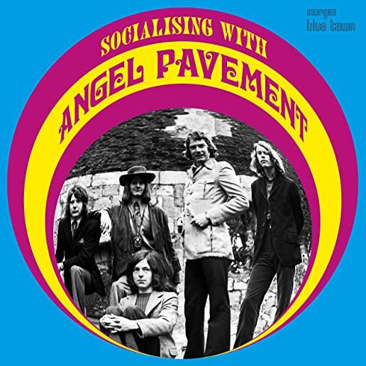 SOCIALISING WITH ANGEL PAVEMENT (WSV)